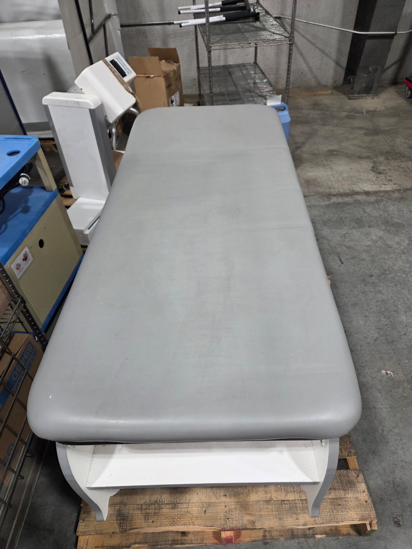Hippo Pediatric Cabinet Treatment Table w/ Flat Top, Used, 1/Each -1767871