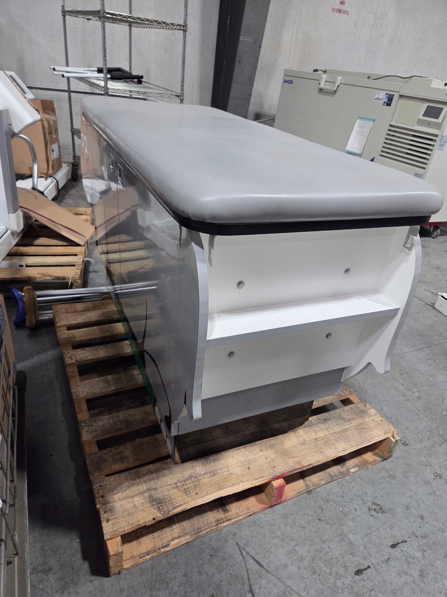 Hippo Pediatric Cabinet Treatment Table w/ Flat Top, Used, 1/Each -1767871