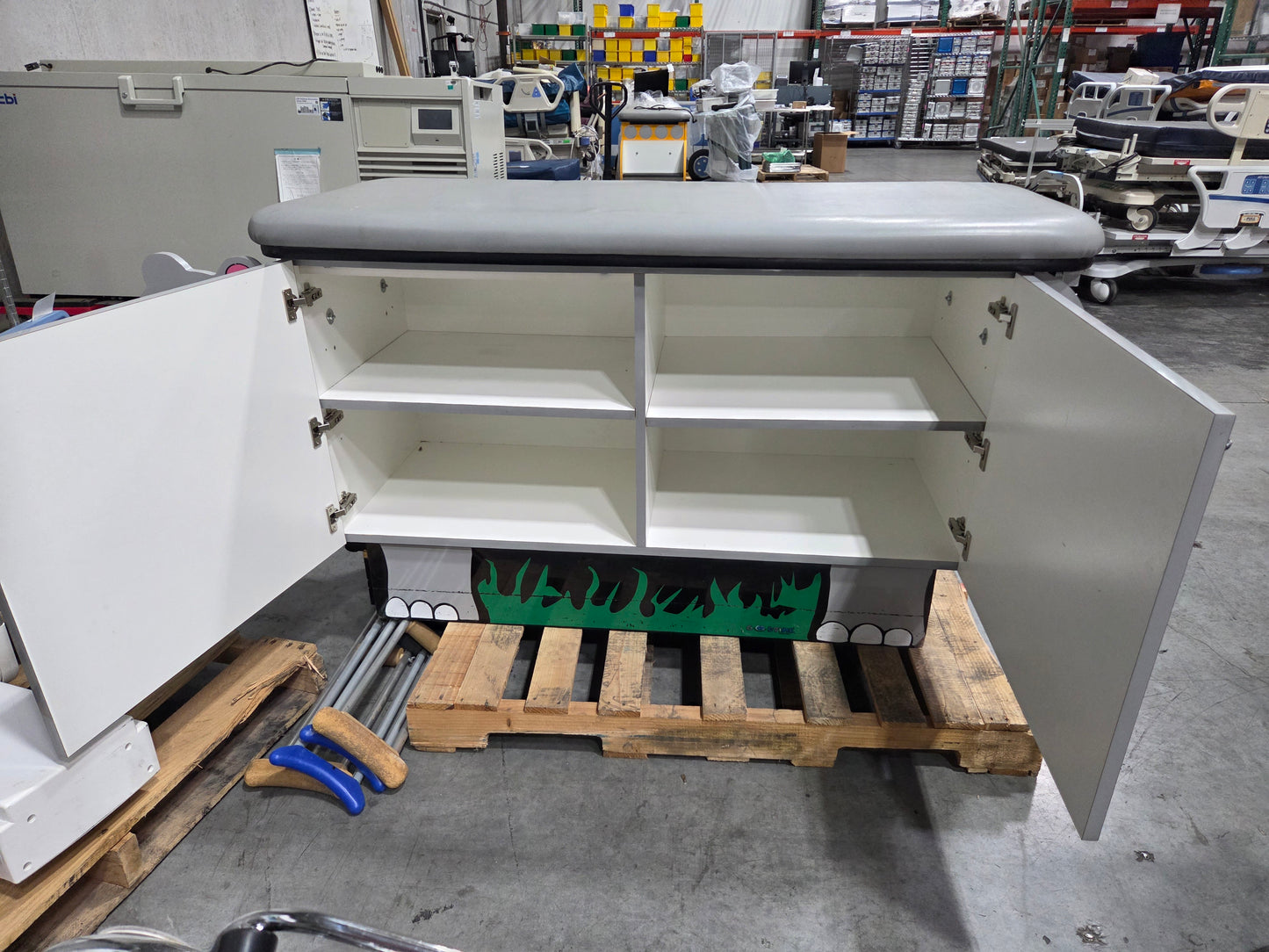Hippo Pediatric Cabinet Treatment Table w/ Flat Top, Used, 1/Each -1767871