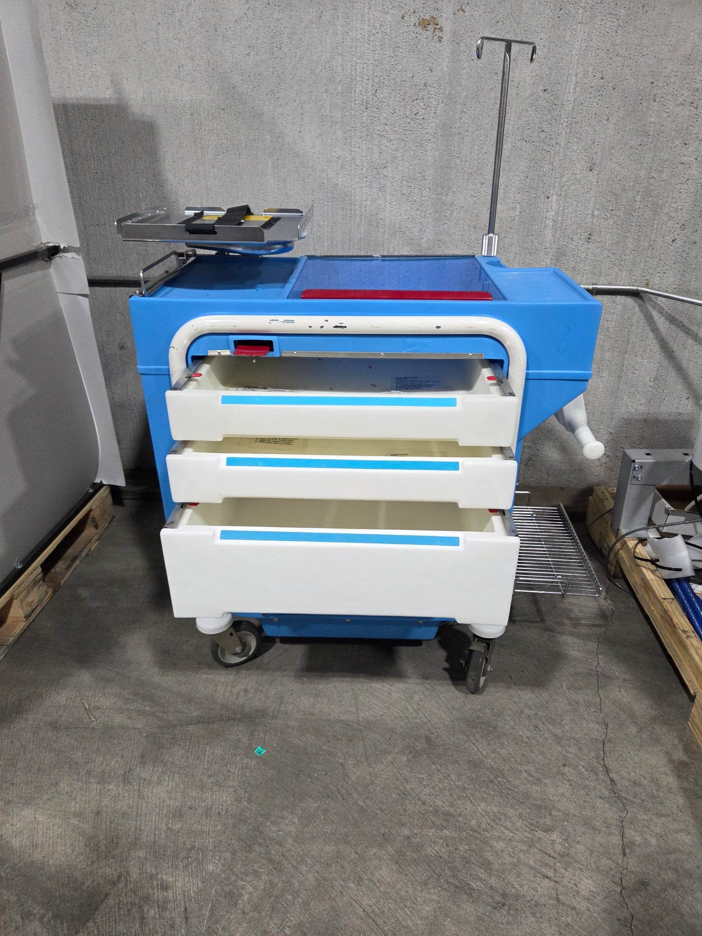 Metro Lifeline Emergency Crash Cart 51, Used, 1/ea