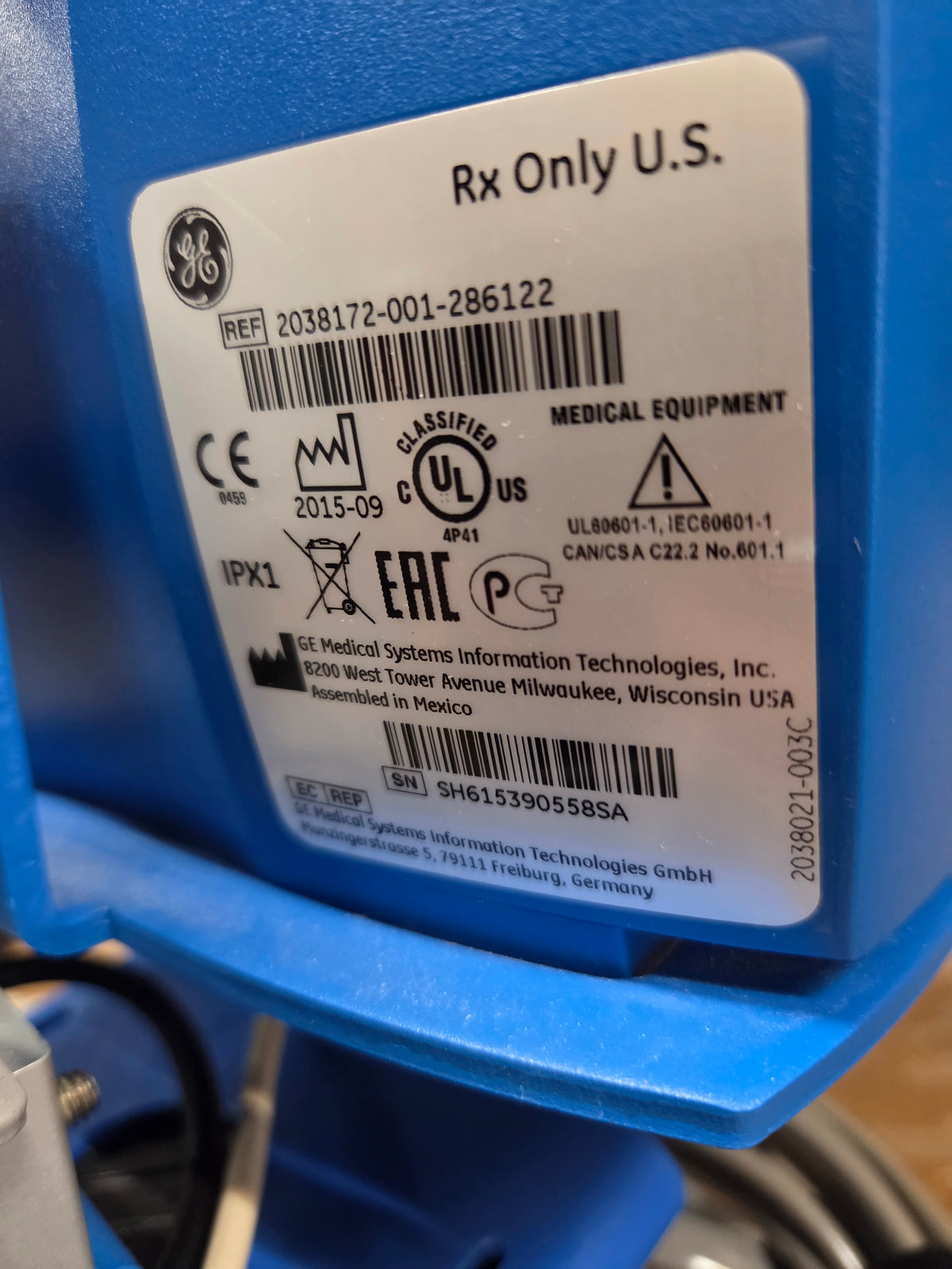 Carescape V100 Dinamap Vital Signs Monitor on Rolling Stand, Used, 1/Each - 1798841