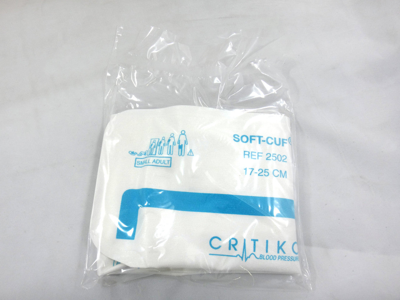 SOFT-CUF Cuff Small Adult 2-Tube Bulb/Female Slip Luer Light Blue/White 5/Box