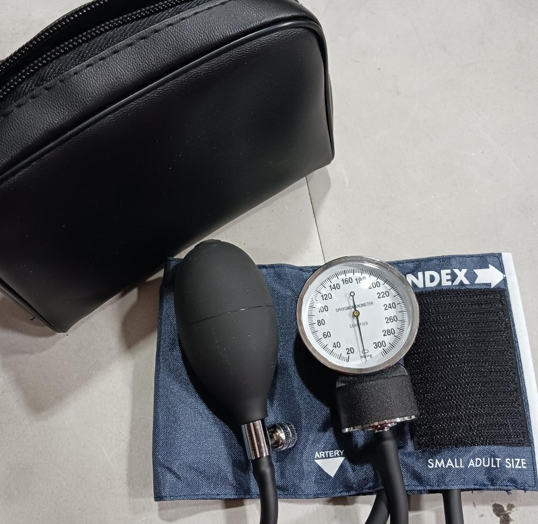 Labtron Reusable Blood Pressure Cuff w/Sphygmomanometer, Small Adult Size 18.4-26.7cm, w/Zipper Pouch